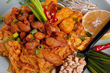 Пад тай с говядиной 