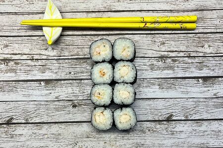 Мини-ролл с креветкой