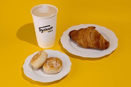 Капучино 400, сырники и круассан с малиной