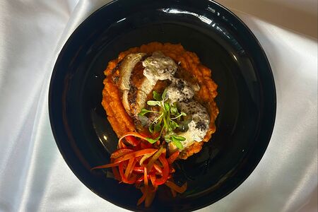 Курица су-вид с тыквенным пюре