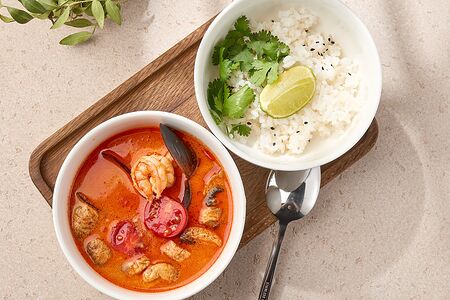 Том ям с морепродуктами