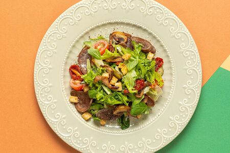 Теплый салат с говяжьим языком