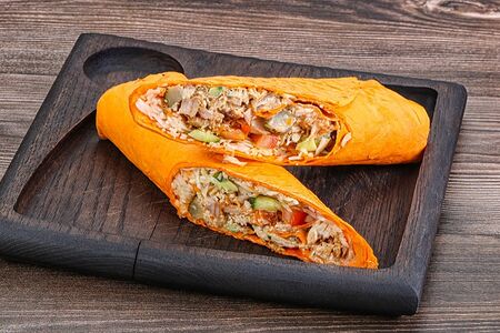 Шаурма в сырном лаваше