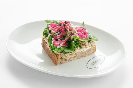 Тост с рийетом из тунца