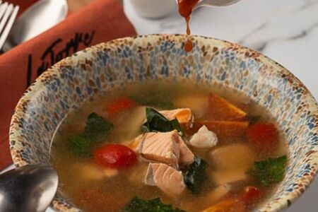 Уха с томатным соусом