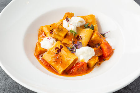 Паккери с томатами, баклажанами и страчателлой