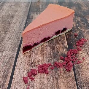 Чизкейк розовая матча с вишней