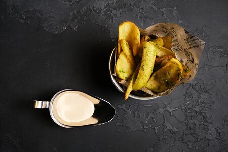 Фри с чесноком и петрушкой