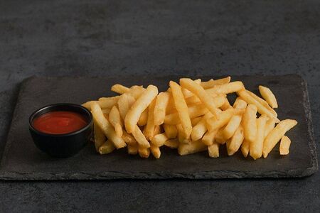Картофель фри с соусом 