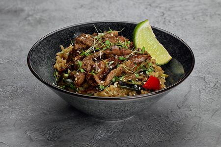 Wok-рис с говядиной