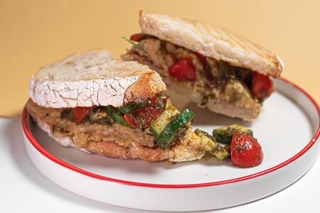 Сэндвич с хумусом