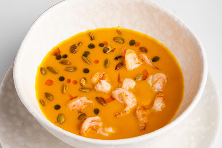 Пряный крем-суп из тыквы с креветками и лемонграссом