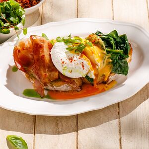 Яйцо Бенедикт с беконом