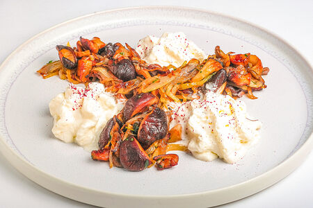 Поджаренные грибочки с фондю из пармезана