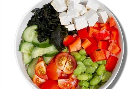 Поке веганский с тофу и вакаме