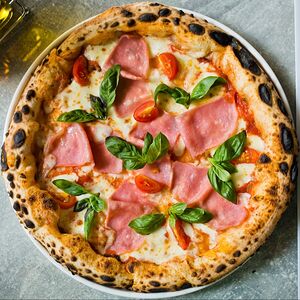 Пицца Ветчина с томатами черри