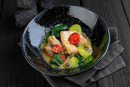 Треска с томатами и пряными травами