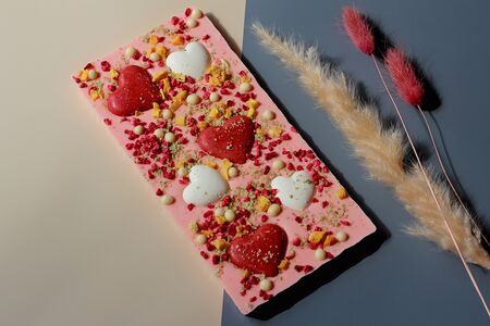 Крафтовый розовый шоколад