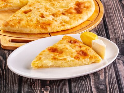 Осетинский пирог с картофелем и сыром