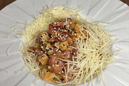 Паста с курицей и беконом