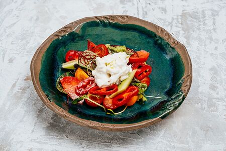 Свежий овощной салат