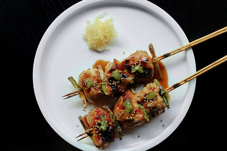 Куриное бедро, якитори-соус