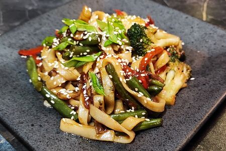 Вок Удон с овощами и грибами