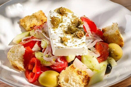 Греческий салат с брынзой 