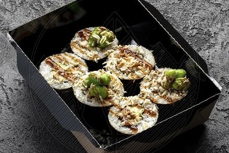 Ролл с угрём и бобами эдамаме