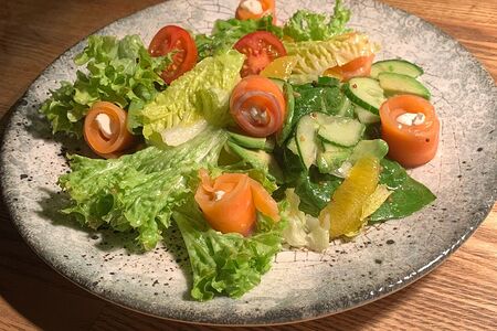 Салат с лососем