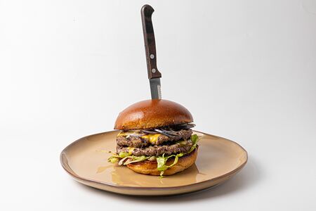 Фирменный бургер Finnegans