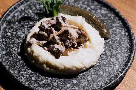 Бефстроганов из телятины с картофельным пюре 