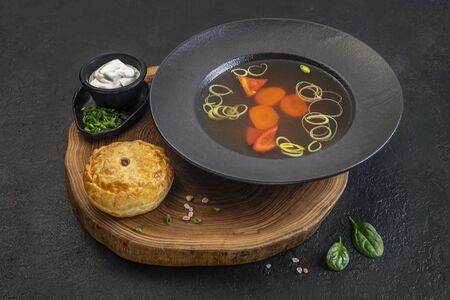 Бульон с мясным пирогом Хочу мясо