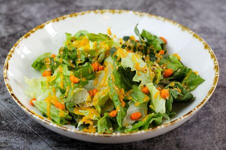 Большой зеленый салат