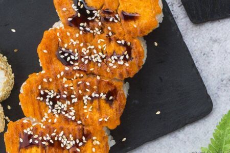 Запеченный ролл со снежным крабом