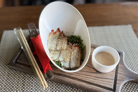 Чука с угрём и соусом гамадари