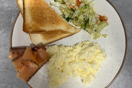 Скрэмбл с лососем