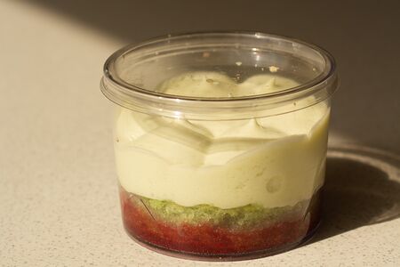 Пирожное малина-фисташка 