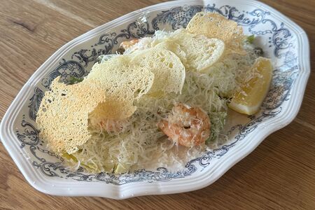 Салат Цезарь с креветками 