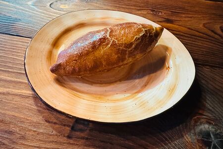 Пирожок с капустой и яйцом