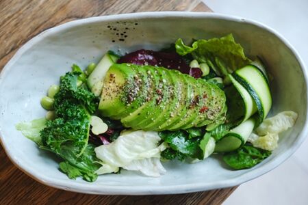 Легкий салат с имбирной заправкой