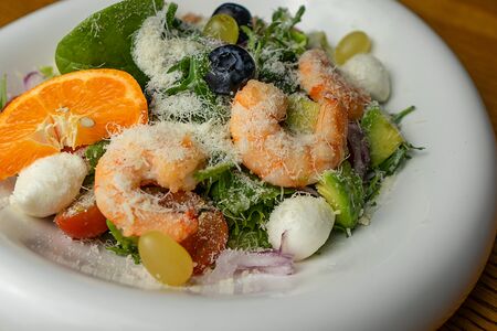 Салат Авокадо с тигровыми креветками