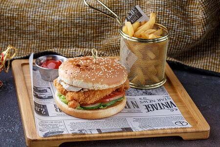 Бургер с куриным стейком 