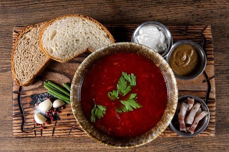 Борщ с салом и горчицей