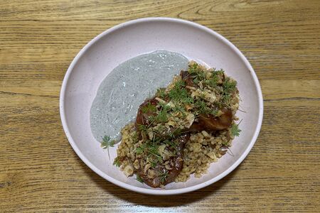 Телячий язык в глазури с булгуром и грибным соусом