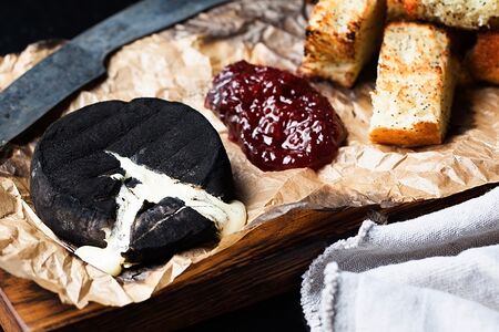 Камамбер из печи на бриоши