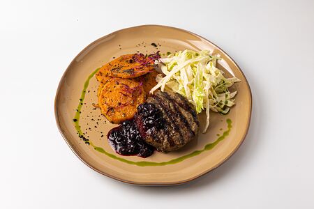 Бифштекс из говядины с бататом