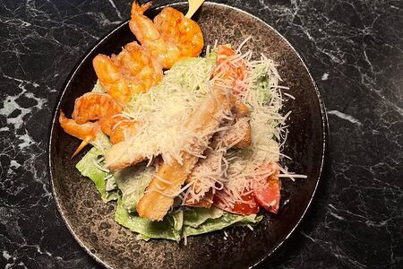 Цезарь с королевскими креветками