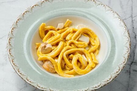 Паста с курицей в сливочном соусе