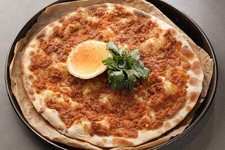 Лахмаджун с бараниной